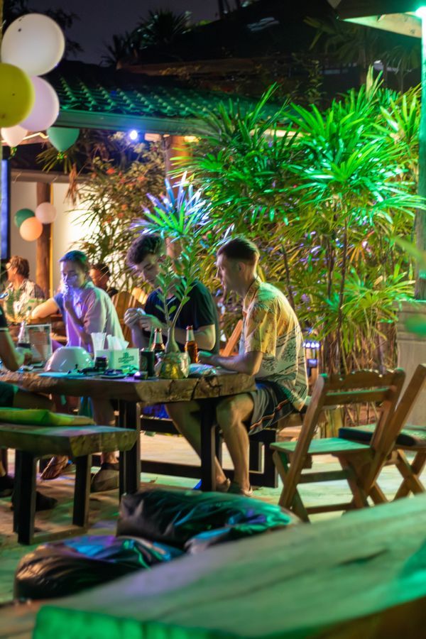 Tropical Dining